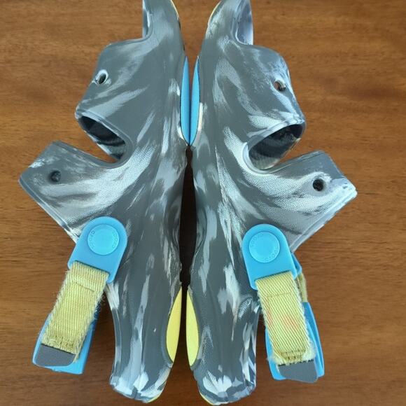 CROCS - KIDS CLS ALL-TERRAIN MARBLED SANDAL J2 and J3 - Picture 7 of 8